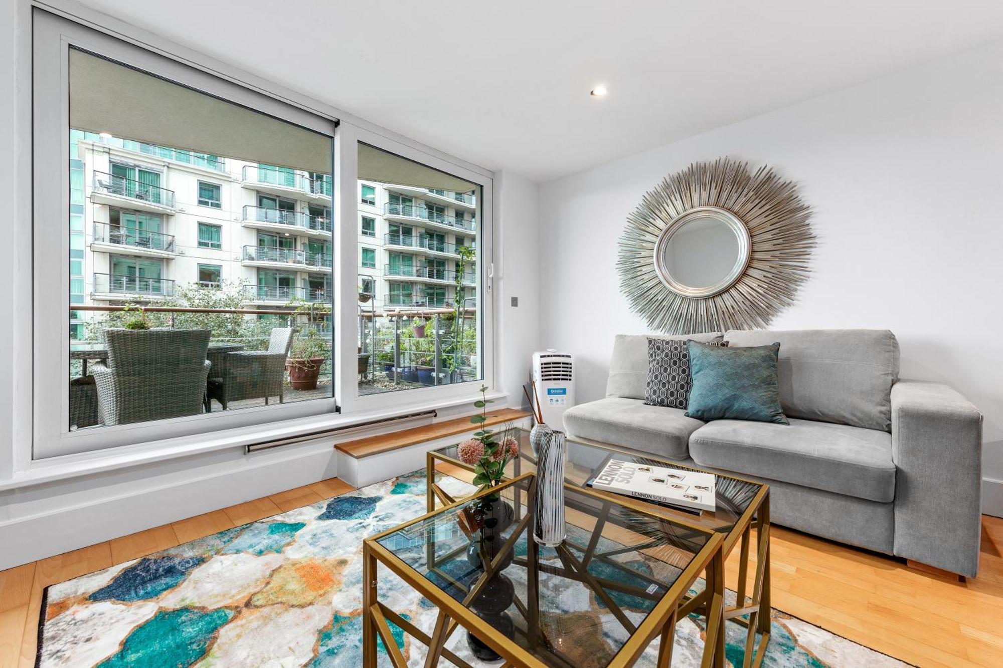 2 Bedroom Us Embassy Eye And Riverside View Panoramic Balcony Londen